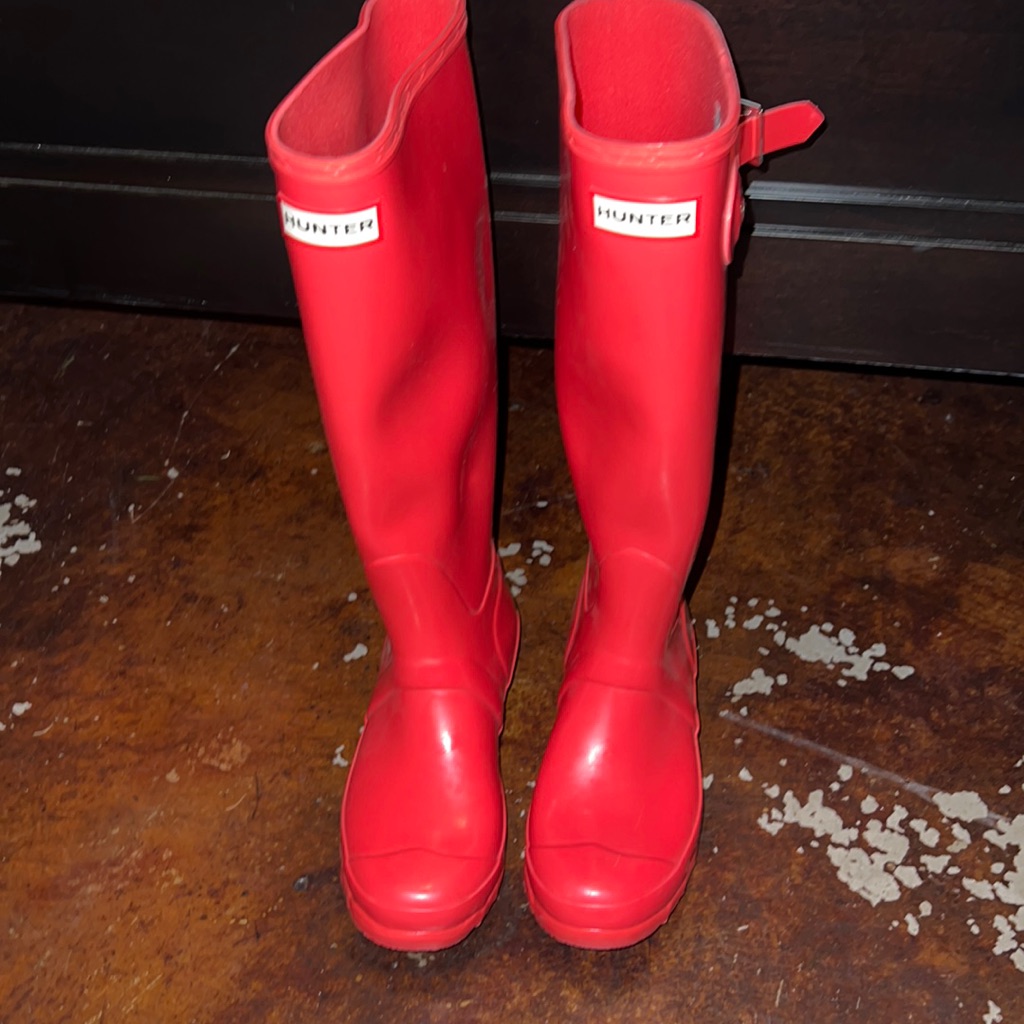 Tall Hunter Rainboots, Beautiful Dark Coral Color And Like New!